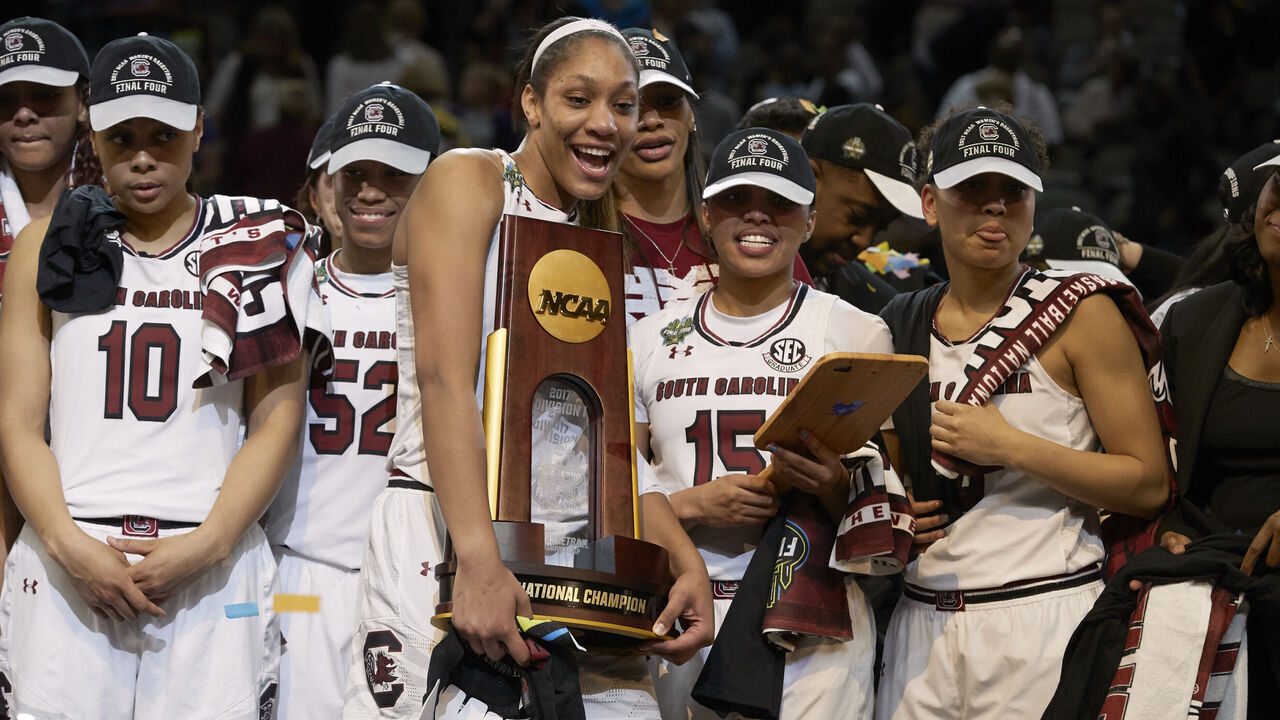 College Basketball: NCAA Finals: South Carolina A'ja Wilson (22) victorious holding NCAA Championship plaque after winning game vs Mississippi State at American Airlines Center. Dallas, TX 4/2/2017 CREDIT: David E. Klutho (Set Number: SI798 TK1 )