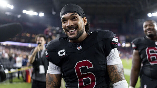 GLENDALE, ARIZONA - OCTOBER 21: James Conner #6 of the Arizona Cardinals reacts during an NFL Football game against the Los Angeles Chargers at State Farm Stadium on October 21, 2024 in Glendale, Arizona.