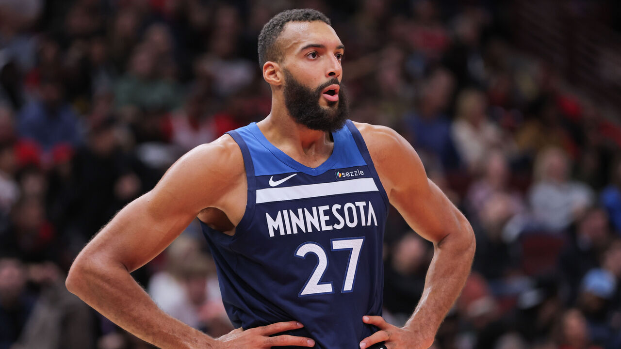 CHICAGO, IL - OCTOBER 16: Minnesota Timberwolves center Rudy Gobert (27) during the second half of a preseason game against the Chicago Bulls on October 16, 2024 at the United Center in Chicago, Illinois.
