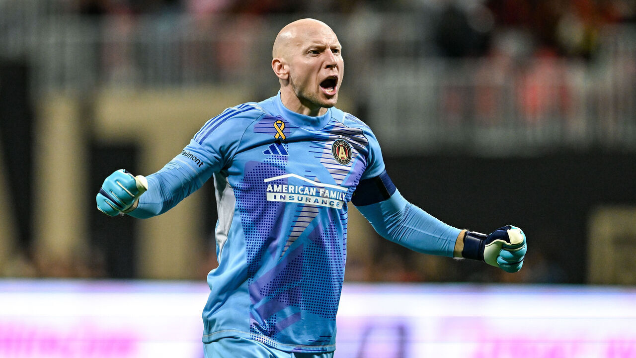 ATLANTA, GA SEPTEMBER 18: Atlanta goalkeeper Brad Guzan (1) reacts during the MLS match between Inter Miami and Atlanta United FC on September 18th, 2024 at Mercedes-Benz Stadium in Atlanta, GA.
