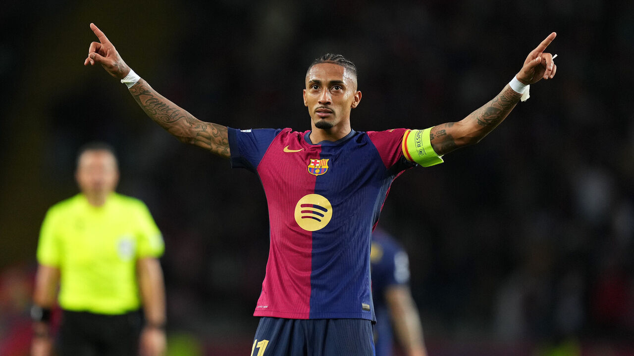 BARCELONA, SPAIN - OCTOBER 23: Raphinha of FC Barcelona celebrates scoring his team's third goal during the UEFA Champions League 2024/25 League Phase MD3 match between FC Barcelona and FC Bayern Munchen at Estadi Olimpic Lluis Companys on October 23, 2024 in Barcelona, Spain.