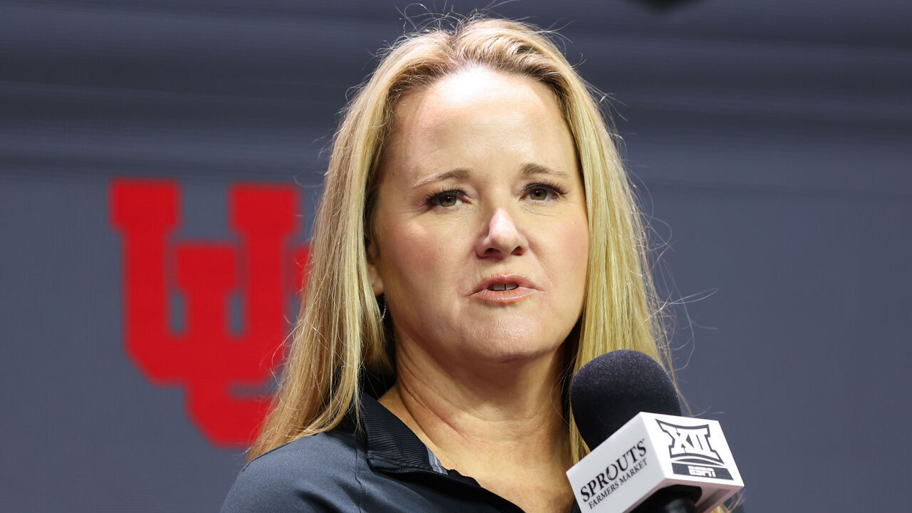 KANSAS CITY, MO - OCTOBER 22: Utah Utes women's basketball head coach Lynne Roberts speaks during Big 12 Basketball Media Days on October 22, 2024 at T-Mobile Center in Kansas City, MO.