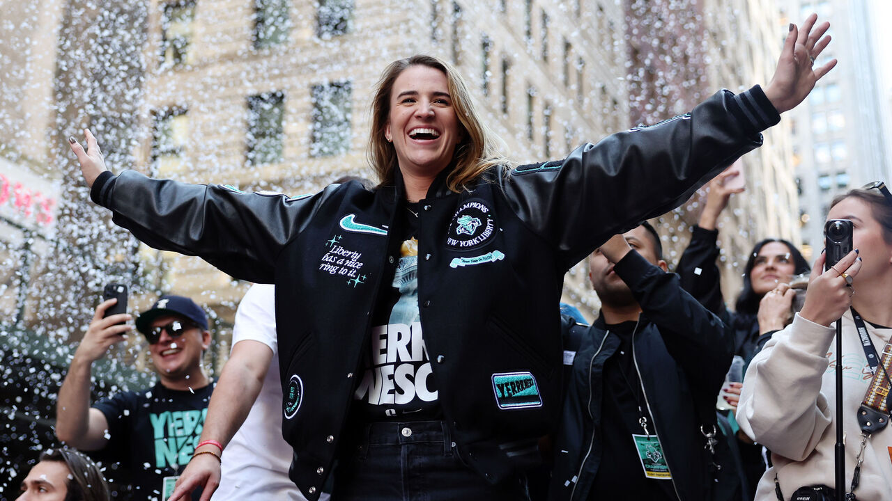 NEW YORK, NEW YORK - OCTOBER 24: Sabrina Ionescu #20 of the New York Liberty waves to the crowd during the New York Liberty Ticker Tape Victory Parade & Rally on October 24, 2024 in New York City.