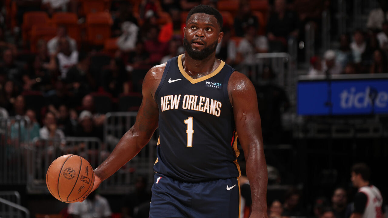 MIAMI, FL - OCTOBER 13: Zion Williamson #1 of the New Orleans Pelicans dribbles the ball during the game against the Miami Heat during a NBA pre season game on October 13, 2024 at Kaseya Center in Miami, Florida. Mandatory Copyright Notice: Copyright 2024 NBAE