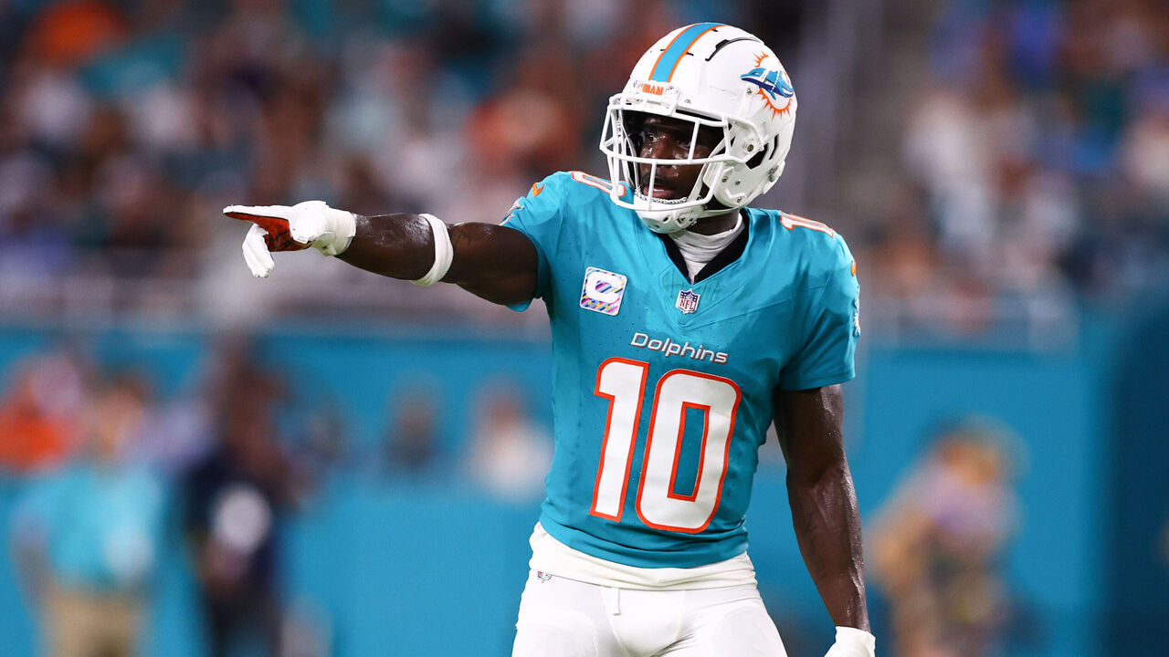 MIAMI GARDENS, FLORIDA - SEPTEMBER 30: Tyreek Hill #10 of the Miami Dolphins in action against the Tennessee Titans during the first half at Hard Rock Stadium on September 30, 2024 in Miami Gardens, Florida.