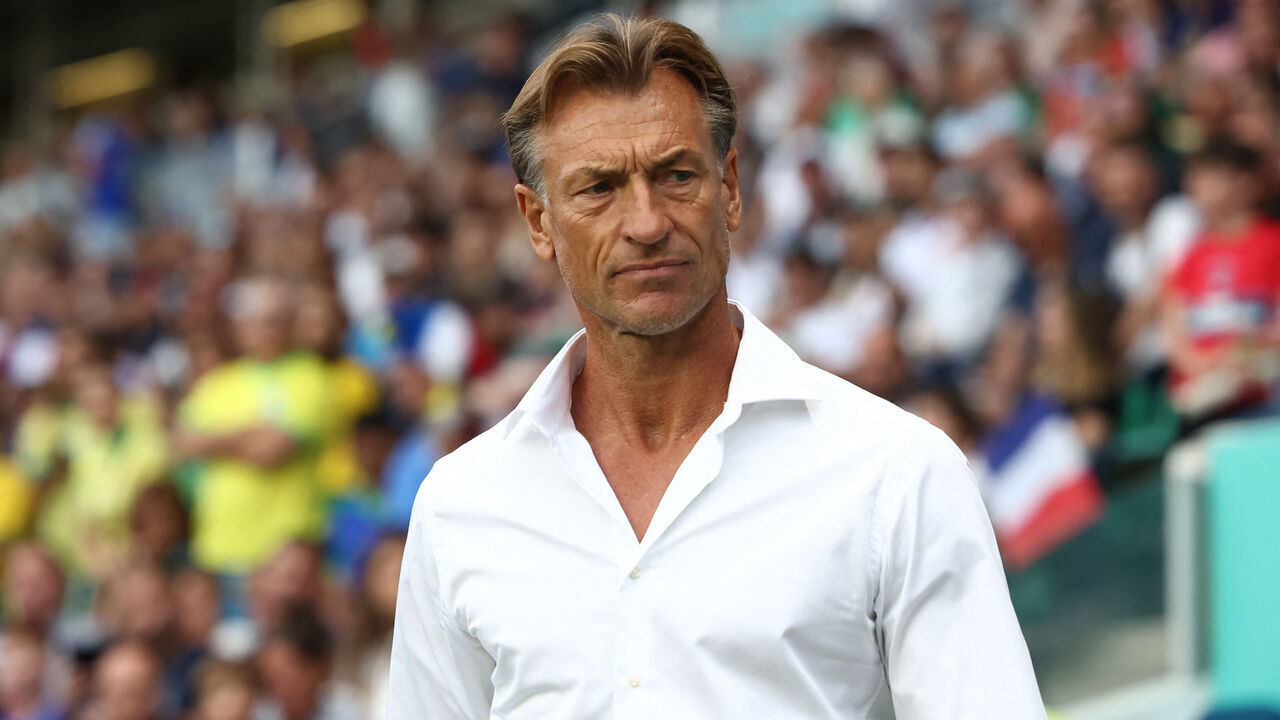 France's coach Herve Renard looks at his players during the women's quarter-final football match between France and Brazil during the Paris 2024 Olympic Games at the La Beaujoire Stadium in Nantes on August 3, 2024.