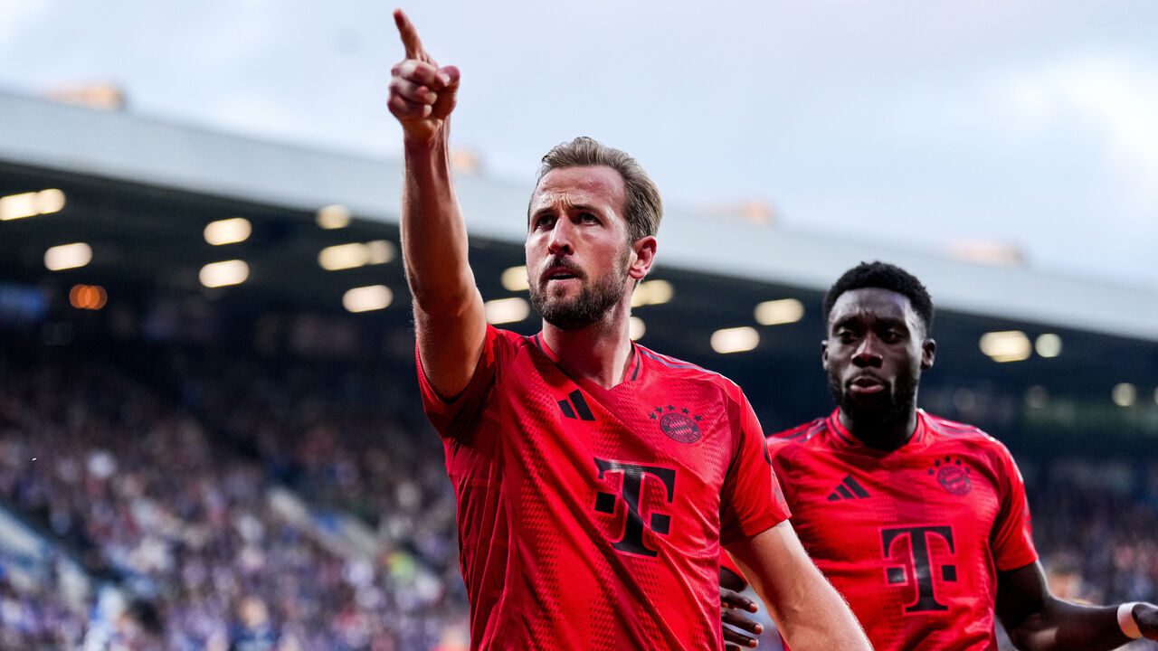 BOCHUM, GERMANY - OCTOBER 27: Harry Kane of FC Bayern Munchen celebrates after scoring his team's third goal during the Bundesliga match between VfL Bochum 1848 and FC Bayern Munchen at Vonovia Ruhrstadion on October 27, 2024 in Bochum, Germany.
