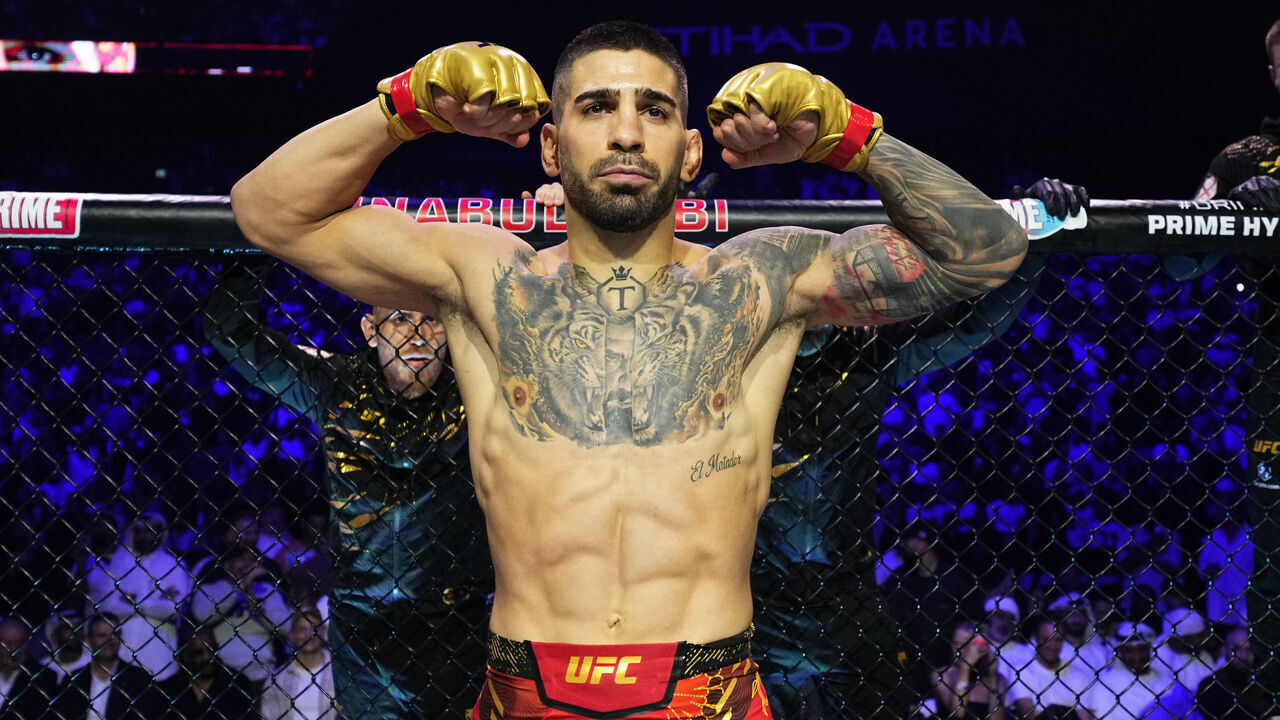 ABU DHABI, UNITED ARAB EMIRATES - OCTOBER 26:Ilia Topuria of Spain prepares to face Max Holloway in the UFC featherweight championship fight during the UFC 308 event at Etihad Arena on October 26, 2024 in Abu Dhabi, United Arab Emirates.