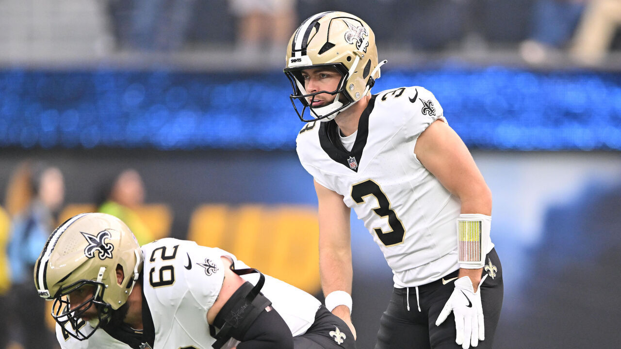INGLEWOOD, CA - OCTOBER 27: New Orleans Saints quarterback Jake Haener (3) warms-up prior to the game between the Saints and the Chargers on October 27, 2024, at SoFi Stadium in Inglewood, CA.