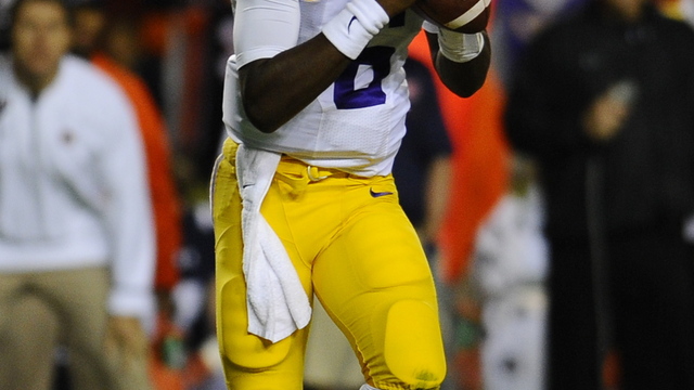 Miles won't commit to permanent QB change after yanking Harris
