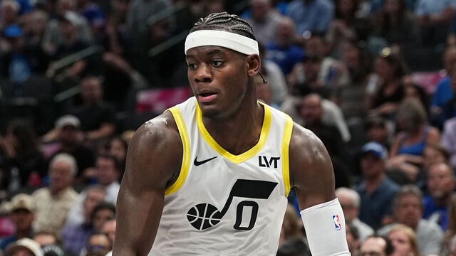 DALLAS, TX - OCTOBER 28: Taylor Hendricks #0 of the Utah Jazz drives to the basket during the game against the Dallas Mavericks on October 28, 2024 at American Airlines Center in Dallas, Texas. Mandatory Copyright Notice: Copyright 2024 NBAE