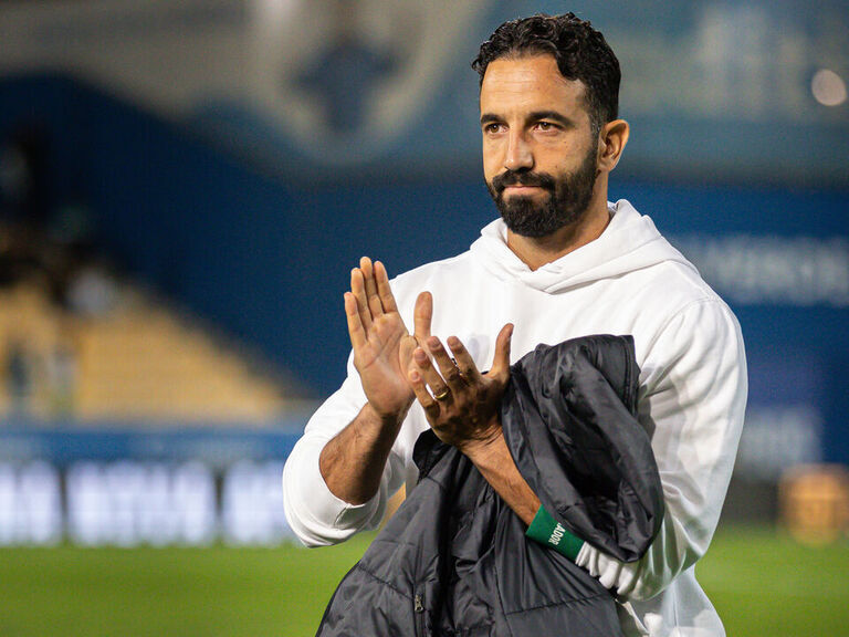 Man United set to pay €10M to hire Sporting's Amorim as next manager Man United set to pay €10M to hire Sporting's Amorim as next manager