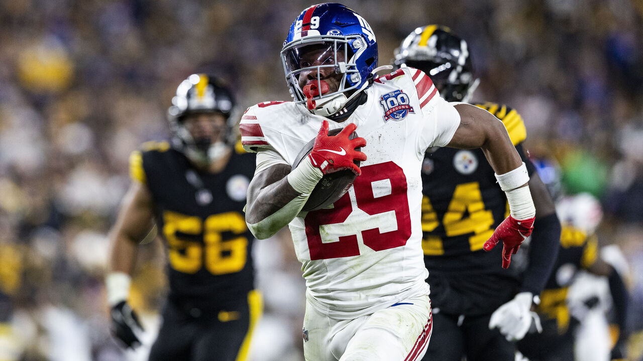 PITTSBURGH, PENNSYLVANIA - OCTOBER 28: Tyrone Tracy Jr. #29 of the New York Giants runs the ball to score a touchdown in the fourth quarter of the game against the Pittsburgh Steelers at Acrisure Stadium on October 28, 2024 in Pittsburgh, Pennsylvania. The Steelers beat the Giants 26-18.