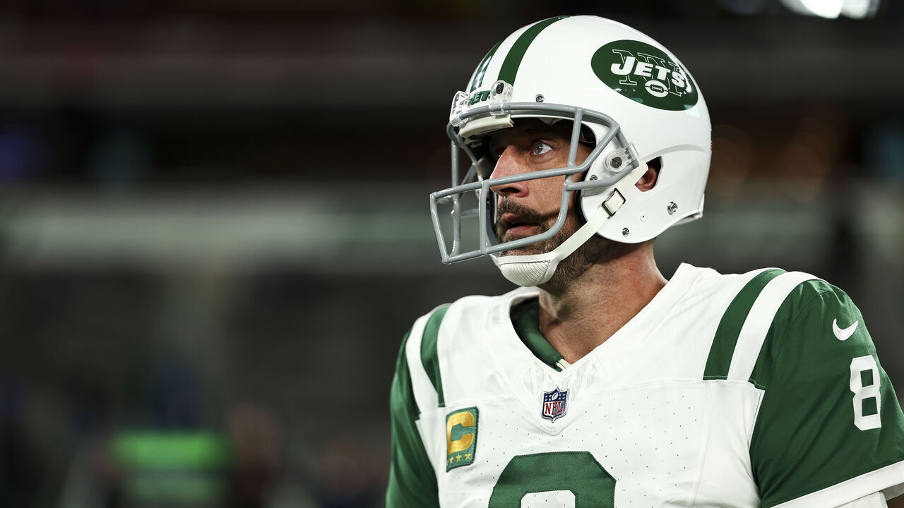 EAST RUTHERFORD, NEW JERSEY - OCTOBER 14: Aaron Rodgers #8 of the New York Jets warms up prior to an NFL game against the Buffalo Bills at MetLife Stadium on October 14, 2024 in East Rutherford, New Jersey.