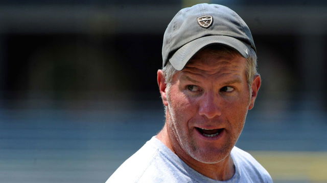 Report: Pederson invites Favre to speak to Eagles before Super Bowl