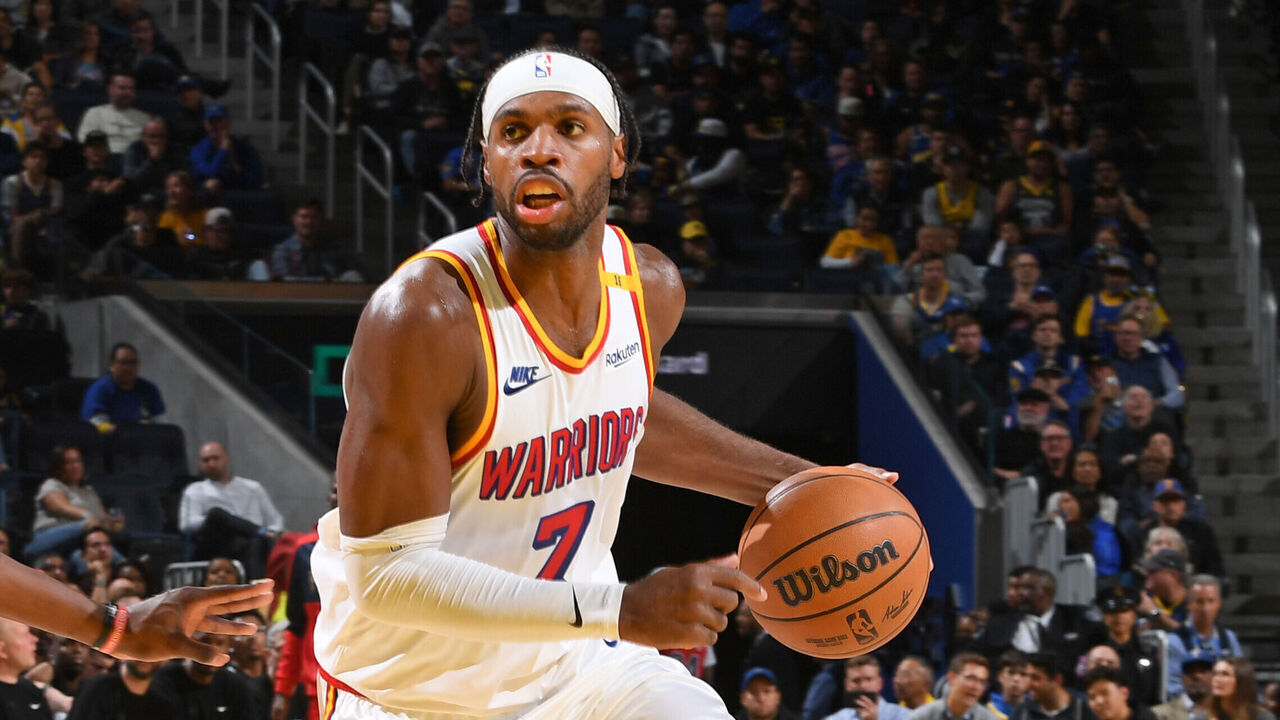 SAN FRANCISCO, CA - OCTOBER 29: Buddy Hield #7 of the Golden State Warriors dribbles the ball during the game against the New Orleans Pelicans on October 29, 2024 at Chase Center in San Francisco, California. NOTE TO USER: User expressly acknowledges and agrees that, by downloading and or using this photograph, user is consenting to the terms and conditions of Getty Images License Agreement. Mandatory Copyright Notice: Copyright 2024 NBAE