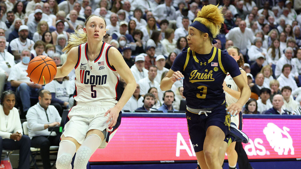 STORRS, CT - JANUARY 27: UConn Huskies guard Paige Bueckers (5) drives to the basket against Notre Dame Fighting Irish guard Hannah Hidalgo (3) during the women's college basketball game between Notre Dame Fighting Irish and UConn Huskies on January 27, 2024, at Harry A. Gampel Pavilion in Storrs, CT.