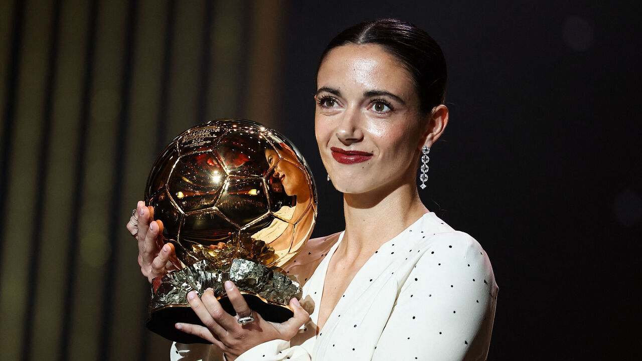 TOPSHOT - Barcelona's Spansih midfielder Aitana Bonmati receives the Woman Ballon d'Or award during the 2024 Ballon d'Or France Football award ceremony at the Theatre du Chatelet in Paris on October 28, 2024.