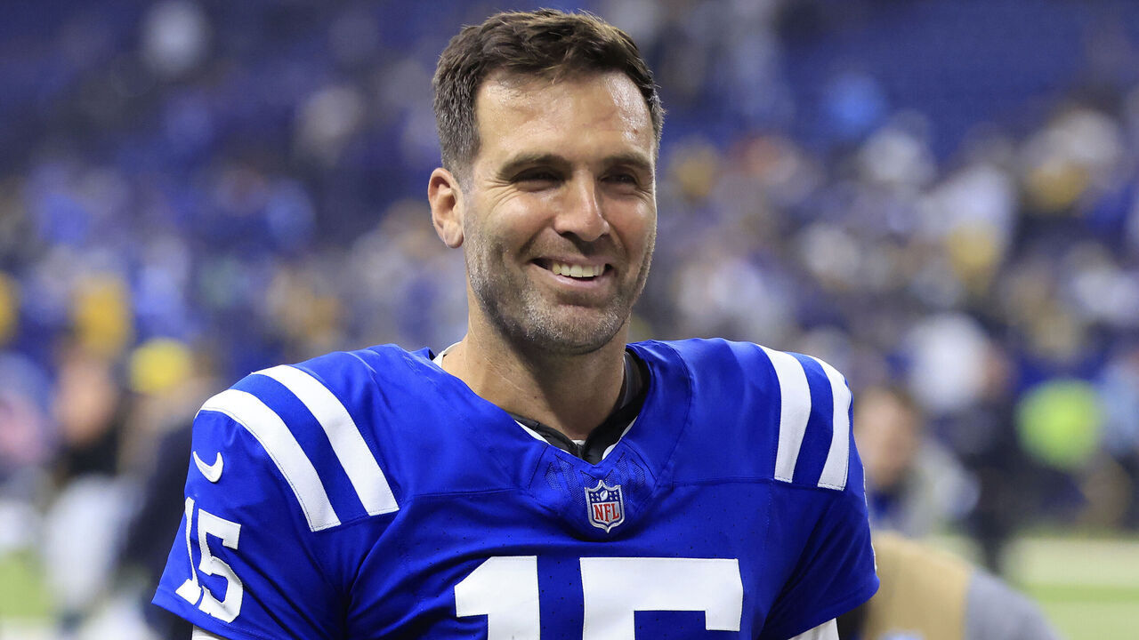 INDIANAPOLIS, INDIANA - SEPTEMBER 29: Joe Flacco #15 of the Indianapolis Colts walks off the field after the game against the Pittsburgh Steelers at Lucas Oil Stadium on September 29, 2024 in Indianapolis, Indiana.