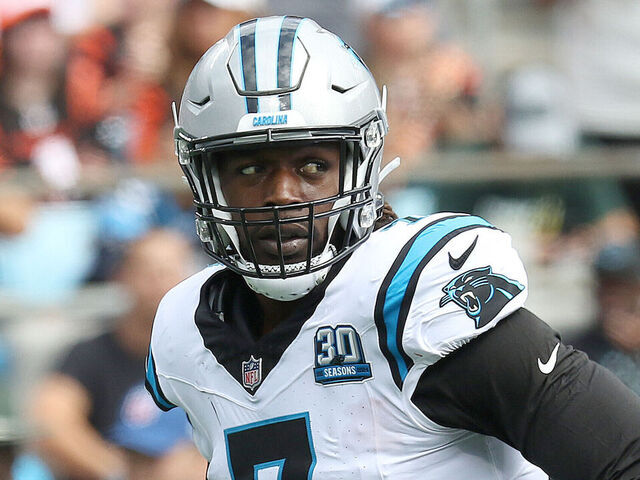 CHARLOTTE, NC - SEPTEMBER 29: Carolina Panthers outside linebacker Jadeveon Clowney (7) during an NFL football game between the Cincinnati Bengals and the Carolina Panthers on September 29, 2024 at Bank of America Stadium in Charlotte N.C.