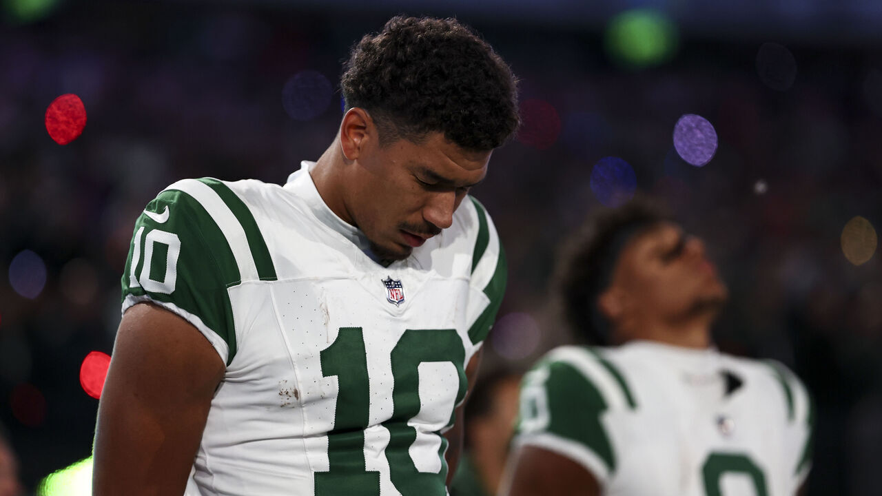 EAST RUTHERFORD, NEW JERSEY - OCTOBER 14: Allen Lazard #10 of the New York Jets stands on the sidelines during the national anthem prior to an NFL game against the Buffalo Bills at MetLife Stadium on October 14, 2024 in East Rutherford, New Jersey.