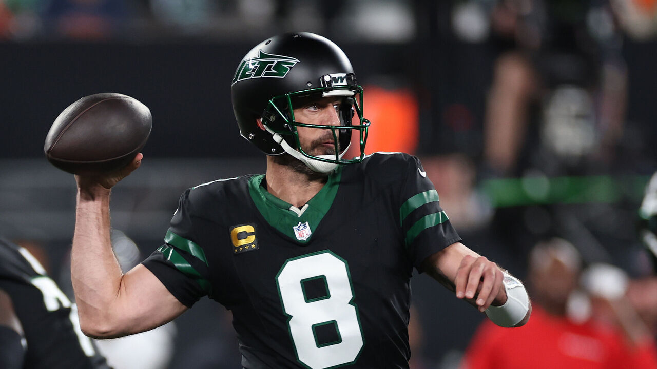 EAST RUTHERFORD, NEW JERSEY - OCTOBER 31: Aaron Rodgers #8 of the New York Jets throws a pass during the second quarter against the Houston Texans at MetLife Stadium on October 31, 2024 in East Rutherford, New Jersey.