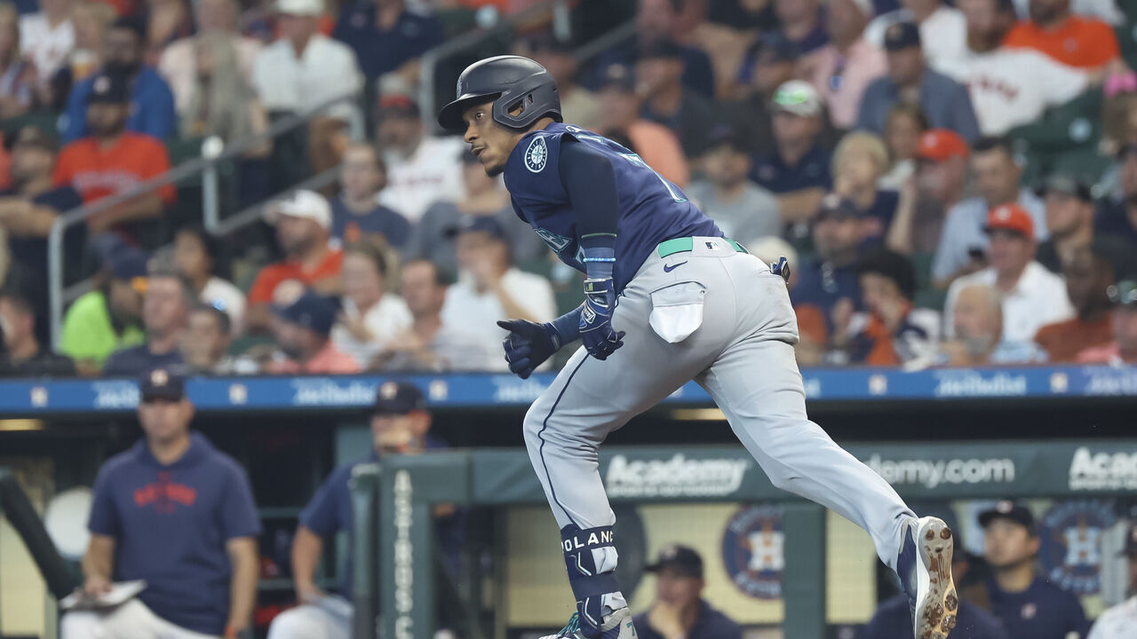 HOUSTON, TX - SEPTEMBER 25: Seattle Mariners second baseman Jorge Polanco (7) watches his hit in the top of the second inning during the MLB game between the Seattle Mariners and Houston Astros on September 25, 2024 at Minute Maid Park in Houston, Texas.
