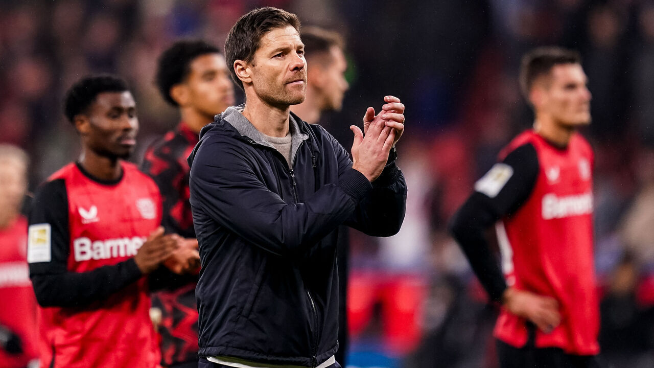 LEVERKUSEN, GERMANY - NOVEMBER 1: Bayer 04 Leverkusen head coach Xabi Alonso applauds after the Bundesliga match between Bayer 04 Leverkusen and VfB Stuttgart at BayArena on November 1, 2024 in Leverkusen, Germany.