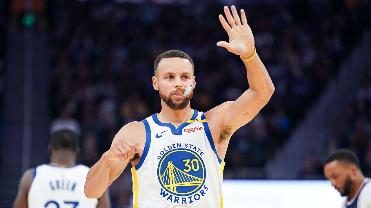 SAN FRANCISCO, CA - OCTOBER 27: Stephen Curry #30 of the Golden State Warriors celebrates a basket in the second quarter against the Los Angeles Clippers at Chase Center on October 27, 2024 in San Francisco, California.