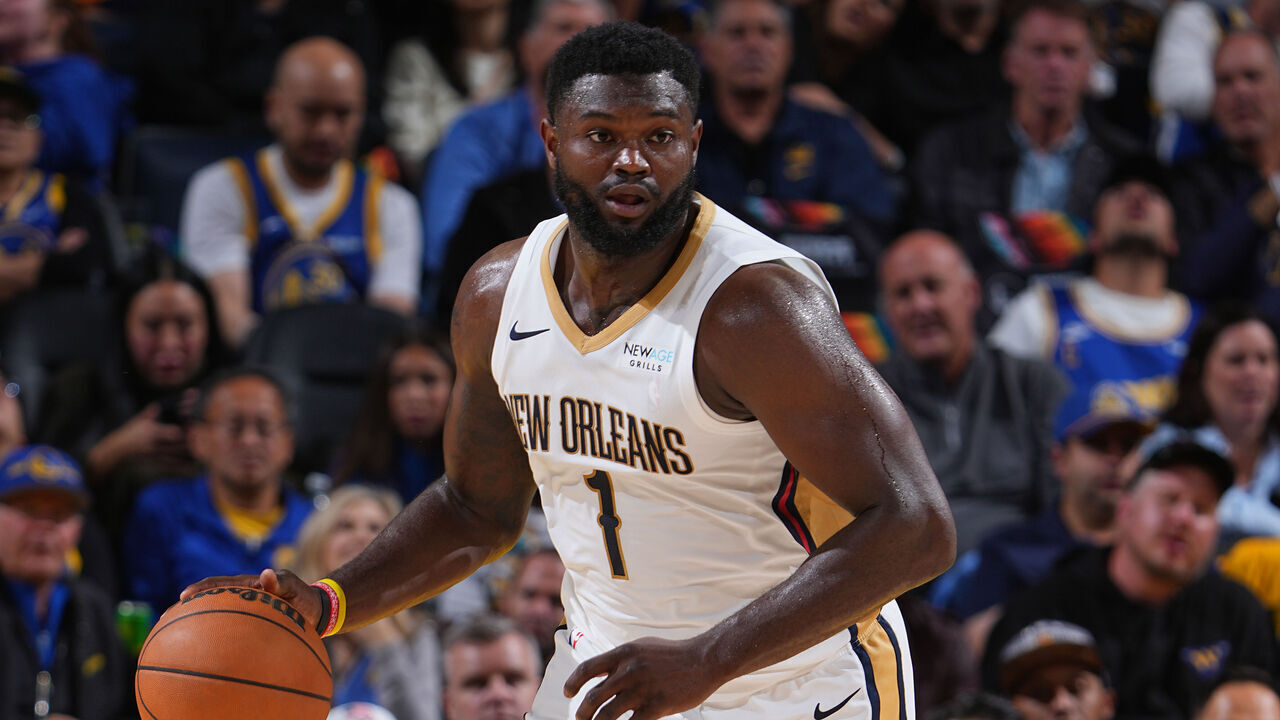SAN FRANCISCO, CA - OCTOBER 30: Zion Williamson #1 of the New Orleans Pelicans dribbles the ball during the game against the Golden State Warriors on October 30, 2024 at Chase Center in San Francisco, California. NOTE TO USER: User expressly acknowledges and agrees that, by downloading and or using this photograph, user is consenting to the terms and conditions of Getty Images License Agreement. Mandatory Copyright Notice: Copyright 2024 NBAE