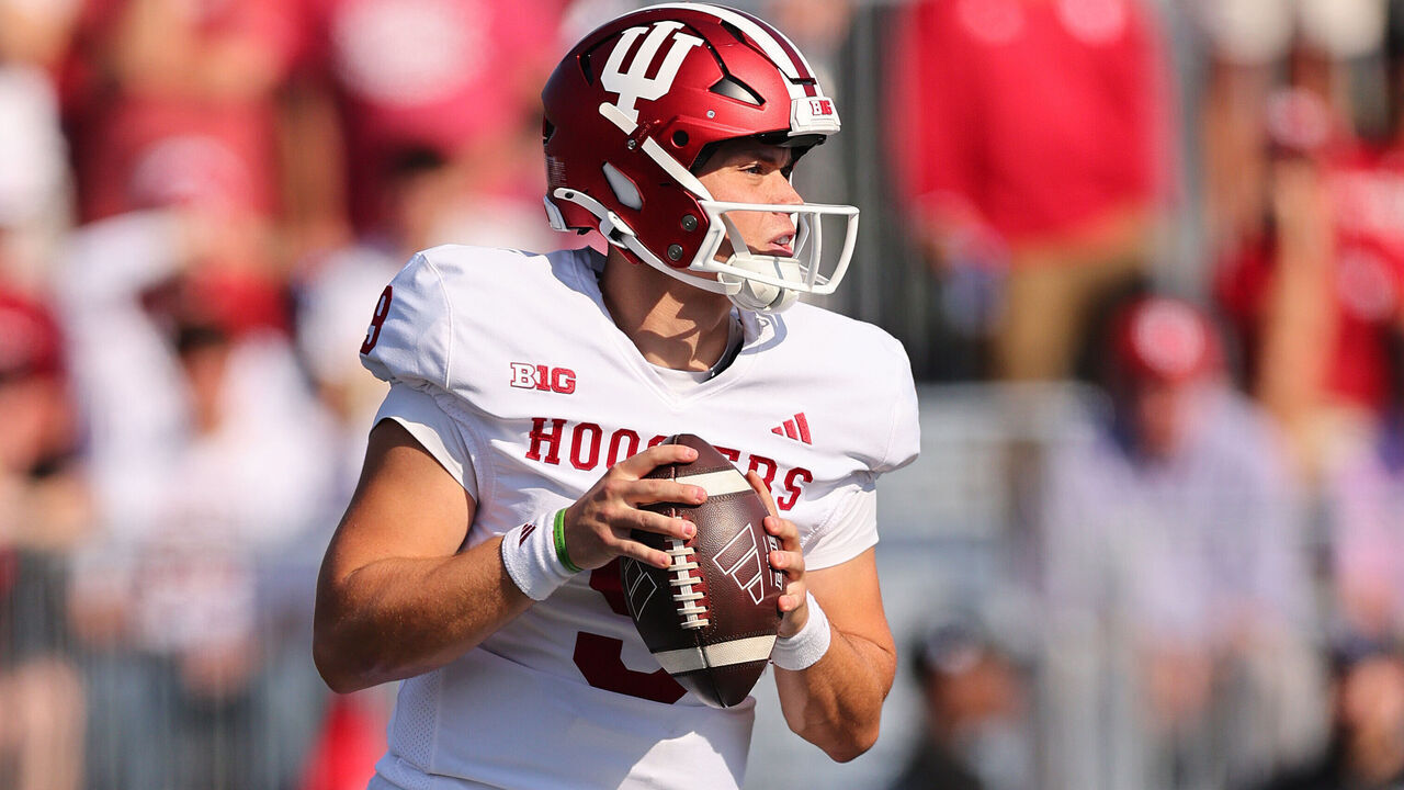 EVANSTON, ILLINOIS - OCTOBER 05: Kurtis Rourke #9 of the Indiana Hoosiers looks to pass against the Northwestern Wildcats during the first half at Martin Stadium on October 05, 2024 in Evanston, Illinois.