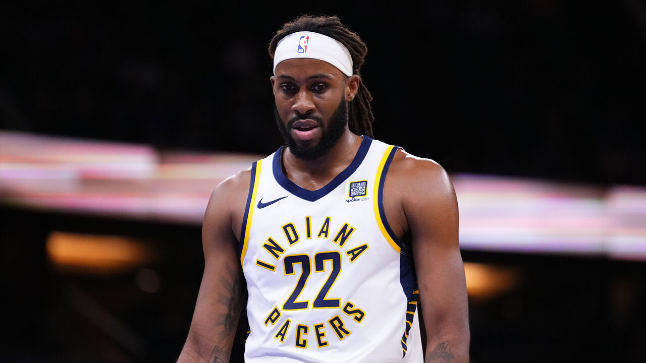 ORLANDO, FLORIDA - OCTOBER 28: Isaiah Jackson #22 of the Indiana Pacers /looks on against the Orlando Magic during the first half at Kia Center on October 28, 2024 in Orlando, Florida.