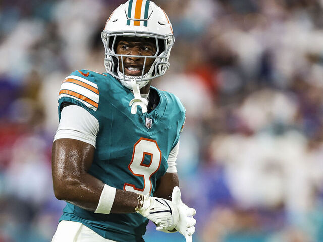 MIAMI GARDENS, FL - SEPTEMBER 12: Jonnu Smith #9 of the Miami Dolphins lines up before the snap during an NFL football game against the Buffalo Bills at Hard Rock Stadium on September 12, 2024 in Miami Gardens, FL.