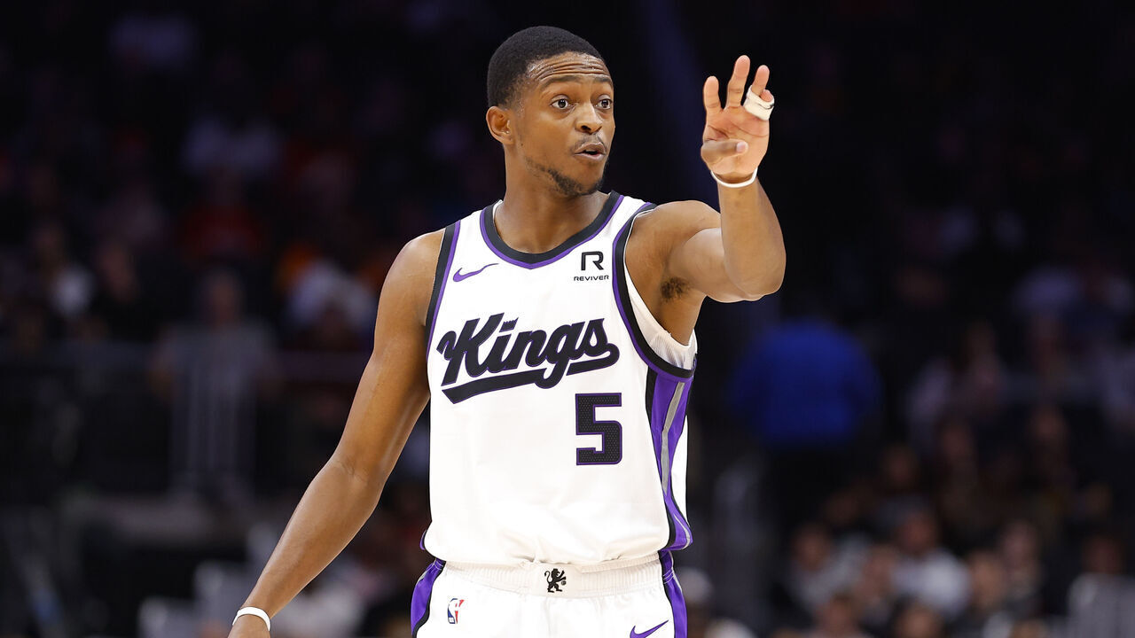 ATLANTA, GEORGIA - NOVEMBER 1: De'Aaron Fox #5 of the Sacramento Kings reacts during the first quarter against the Atlanta Hawks at State Farm Arena on November 1, 2024 in Atlanta, Georgia.