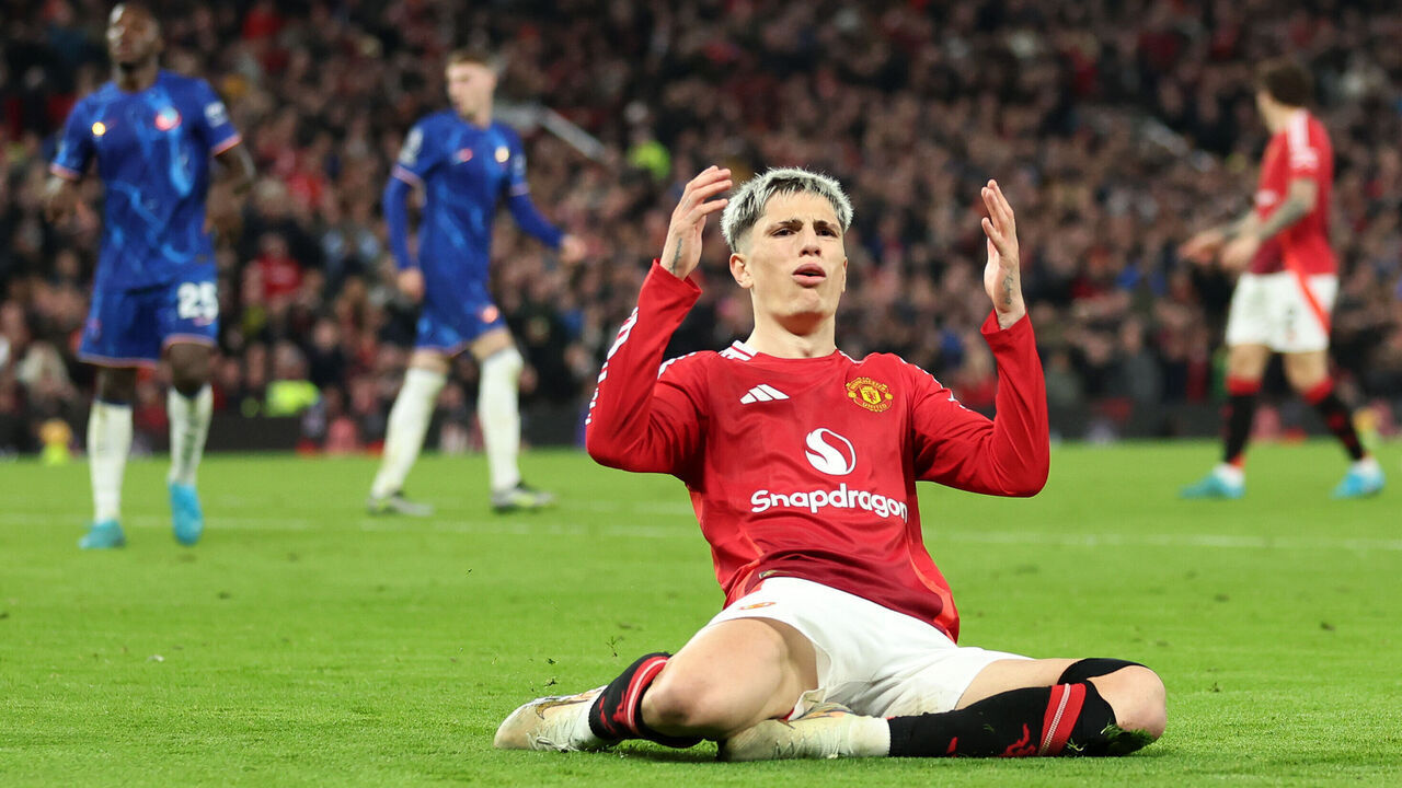 MANCHESTER, ENGLAND - NOVEMBER 03: Alejandro Garnacho of Manchester United reacts to a missed chance during the Premier League match between Manchester United FC and Chelsea FC at Old Trafford on November 03, 2024 in Manchester, England.