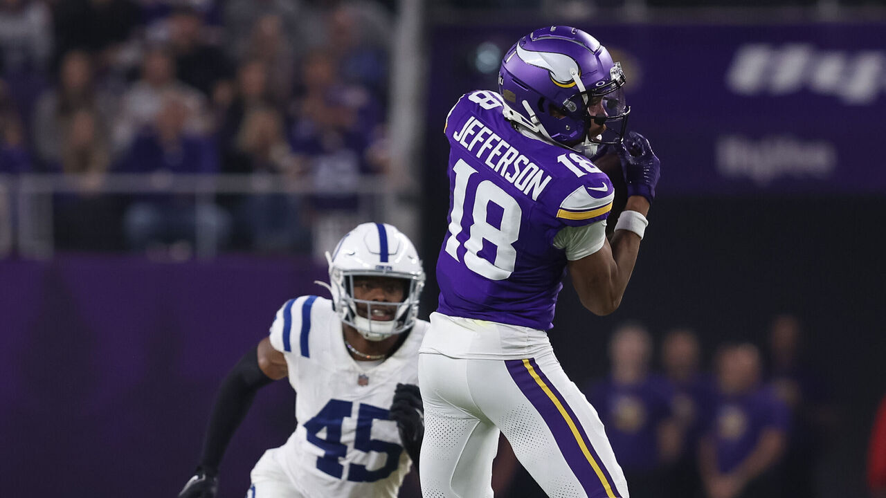 MINNEAPOLIS, MN - NOVEMBER 03: Minnesota Vikings wide receiver Justin Jefferson (18) makes a catch during the NFL game between the Indianapolis Colts and the Minnesota Vikings on November 3rd, 2024, at U.S. Bank Stadium in Minneapolis, MN.