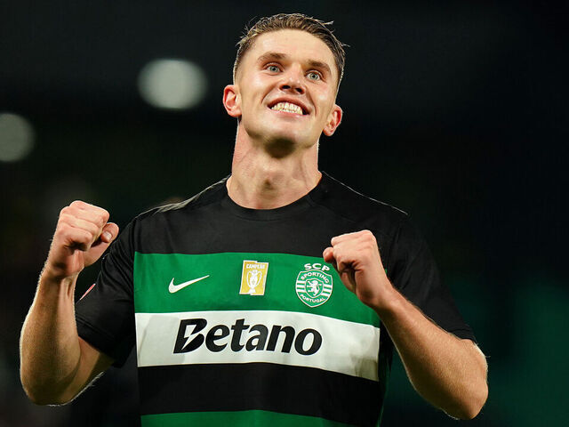 LISBON, PORTUGAL - NOVEMBER 01: Viktor Gyokeres of Sporting CP celebrates scoring his team's fourth goal during the Liga Portugal Betclic match between Sporting CP and Estrela da Amadora at Estadio Jose Alvalade on November 01, 2024 in Lisbon, Portugal.