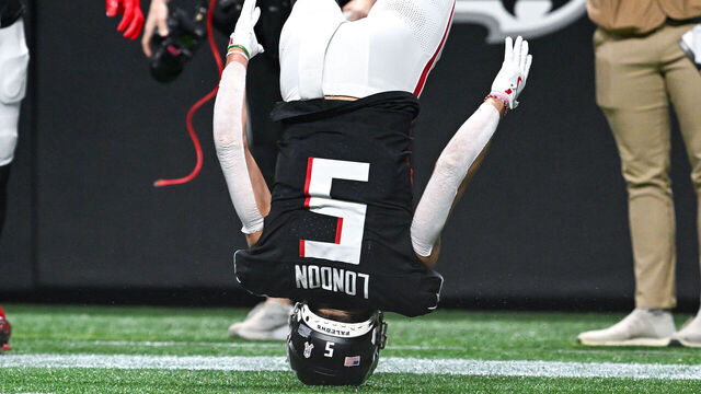 ATLANTA, GA NOVEMBER 03: Atlanta wide receiver Drake London (5) stands on his head after scoring a touchdown during the NFL game between the Dallas Cowboys and the Atlanta Falcons on November 3rd, 2024 at Mercedes-Benz Stadium in Atlanta, GA.