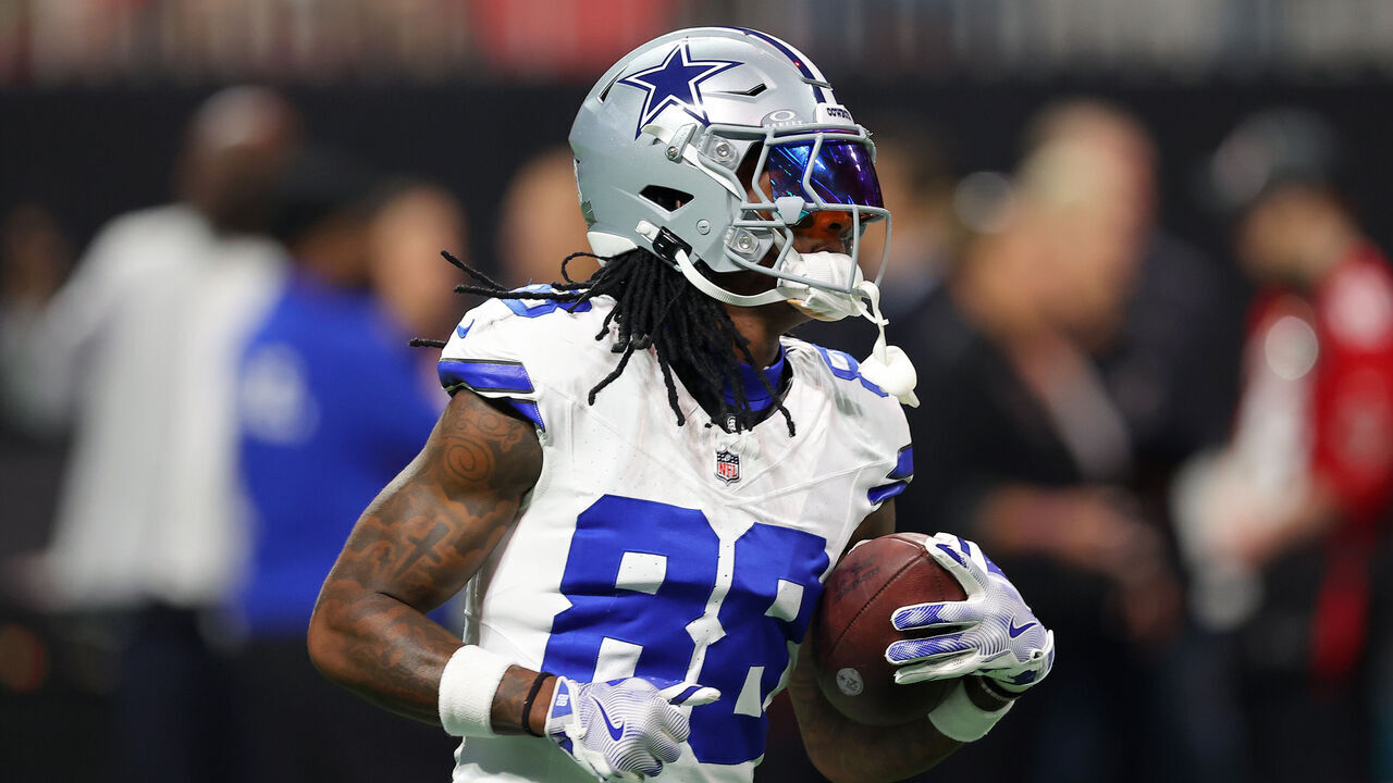 ATLANTA, GEORGIA - NOVEMBER 03: CeeDee Lamb #88 of the Dallas Cowboys warms up prior to the game against the Atlanta Falcons at Mercedes-Benz Stadium on November 03, 2024 in Atlanta, Georgia.
