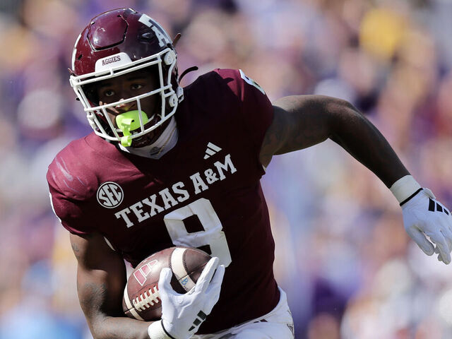 Texas A&M's Moss done for season with knee injury | theScore.com