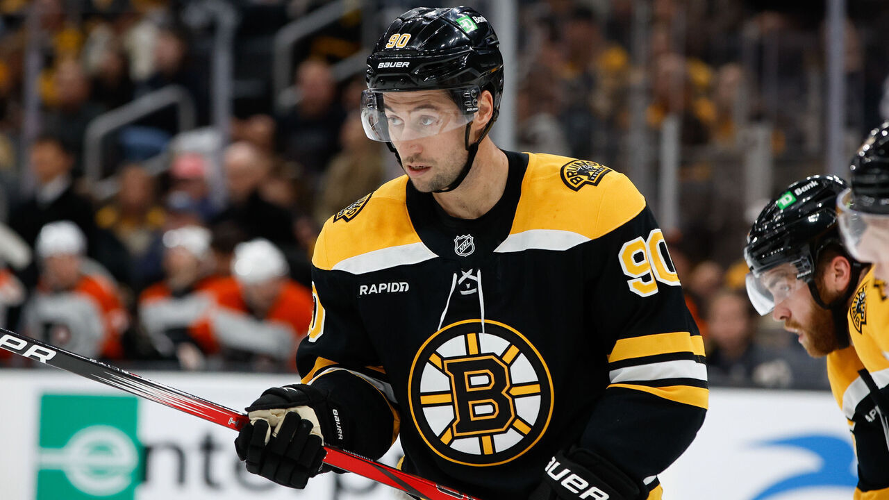 BOSTON, MASSACHUSETTS - OCTOBER 1: Tyler Johnson #90 of the Boston Bruins skates against the Philadelphia Flyers during the second period at the TD Garden during a preseason game on October 1, 2024 in Boston, Massachusetts. The Bruins won 4-1.