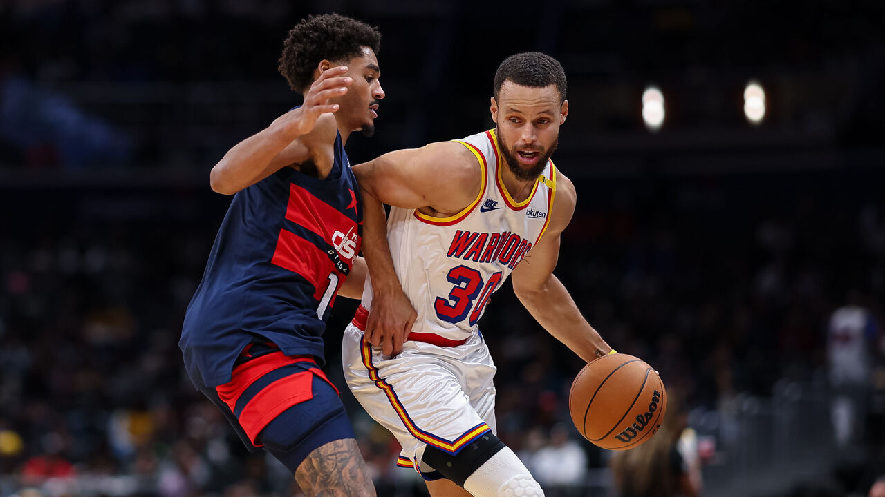 WASHINGTON, DC - NOVEMBER 04: Stephen Curry #30 of the Golden State Warriors brings the ball up court against Jordan Poole #13 of the Washington Wizards during the first half at Capital One Arena on November 04, 2024 in Washington, DC.