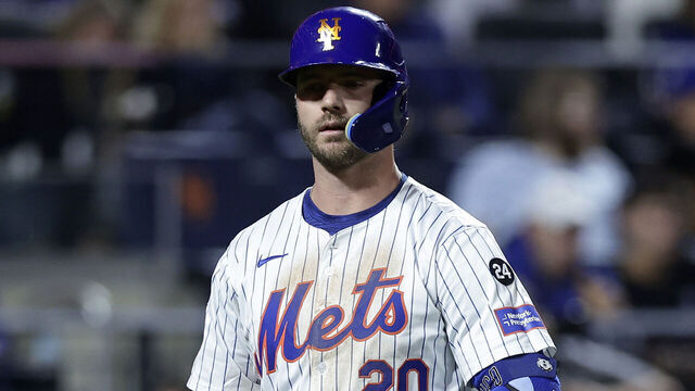 NEW YORK, NEW YORK - SEPTEMBER 22: Pete Alonso #20 of the New York Mets in action against the Philadelphia Phillies at Citi Field on September 22, 2024 in New York City. The Mets defeated the Phillies 2-1.