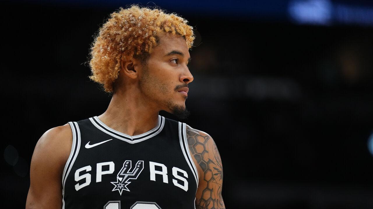 SAN ANTONIO, TX - NOVEMBER 2: Jeremy Sochan #10 of the San Antonio Spurs looks on during the game against the Minnesota Timberwolves on November 2, 2024 at the Frost Bank Center in San Antonio, Texas. Mandatory Copyright Notice: Copyright 2024 NBAE (Photos by Cooper Neill/NBAE via Getty Images)