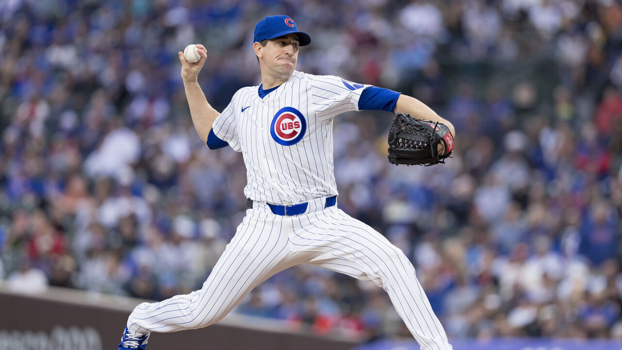 CHICAGO, ILLINOIS - SEPTEMBER 28: Kyle Hendricks #28 of the Chicago Cubs pitches in a game against the Cincinnati Reds at Wrigley Field on September 28, 2024 in Chicago, Illinois.