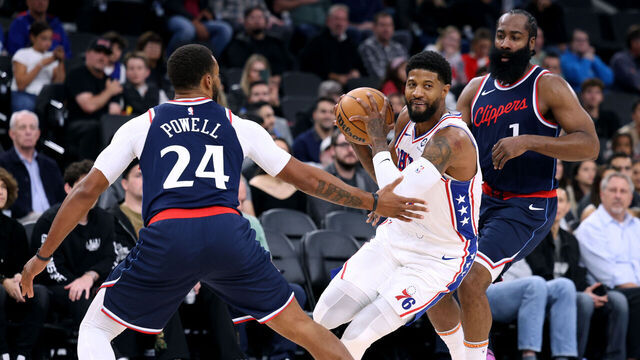 INGLEWOOD, CALIFORNIA - NOVEMBER 06: Paul George #8 of the Philadelphia 76ers drives to the basket between Norman Powell #24 and James Harden #1 of the LA Clippers during the second quarter at Intuit Dome on November 06, 2024 in Inglewood, California.