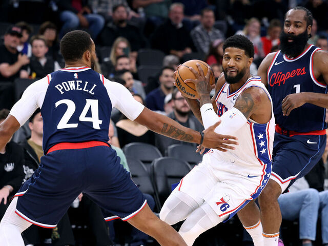 INGLEWOOD, CALIFORNIA - NOVEMBER 06: Paul George #8 of the Philadelphia 76ers drives to the basket between Norman Powell #24 and James Harden #1 of the LA Clippers during the second quarter at Intuit Dome on November 06, 2024 in Inglewood, California.