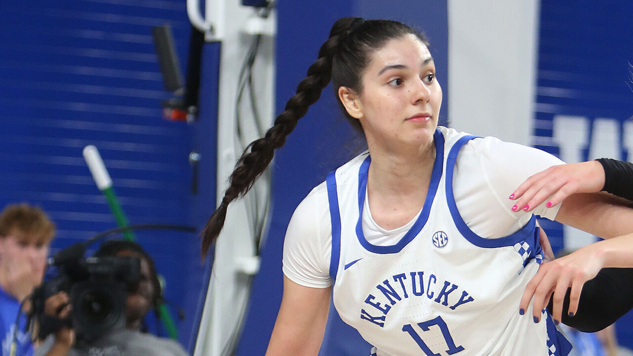 LEXINGTON, KY - NOVEMBER 04: Kentucky Wildcats center Clara Silva (17) in a women's college basketball game between the University of South Carolina Upstate Spartans and the Kentucky Wildcats on November 4, 2024, at Historic Memorial Coliseum in Lexington, KY.