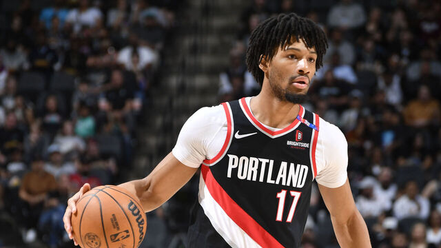 SAN ANTONIO, TX - NOVEMBER 7: Shaedon Sharpe #17 of the Portland Trail Blazers dribbles the ball during the game against the San Antonio Spurs on November 7, 2024 at the Frost Bank Center in San Antonio, Texas. Mandatory Copyright Notice: Copyright 2024 NBAE (Photos by Logan Riely/NBAE via Getty Images)