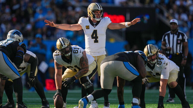 CHARLOTTE, NORTH CAROLINA - NOVEMBER 03: Derek Carr #4 of the New Orleans Saints directs his team during the third quarter against the Carolina Panthers at Bank of America Stadium on November 03, 2024 in Charlotte, North Carolina.